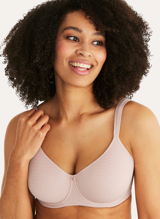 Single padded bra in beautiful beige and with wired support!! Description:  -Padded -Wired/Stick -Adjustable strap -T-Shirt bra Price